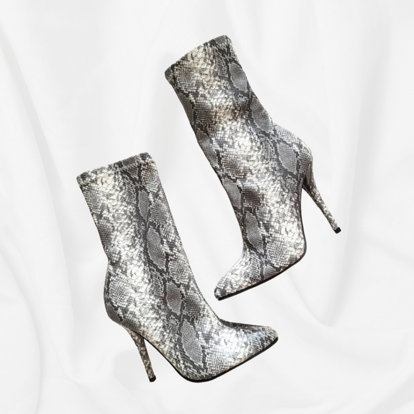 FASHION NOVA Women's Snakeskin Faux Leather Booties in Grey/White│Size U… - Picture 1 of 10